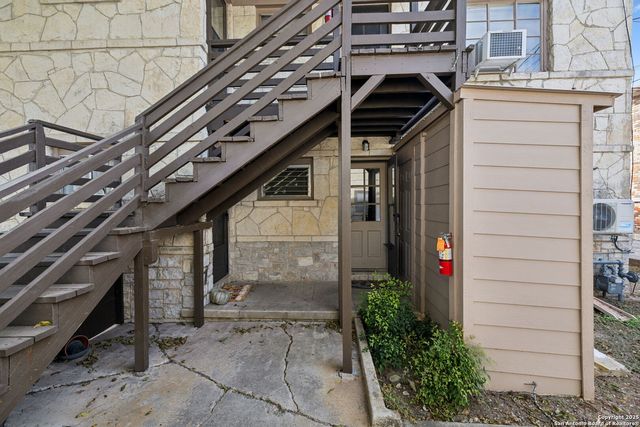 515 E Olmos Dr Apt 2, Olmos Park, TX 78212