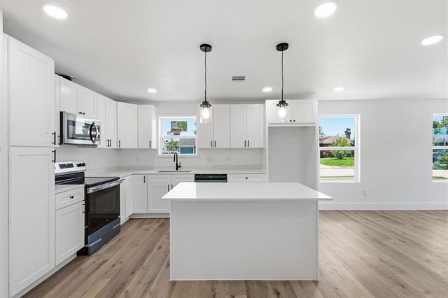 102 Tilden Drive, Pasadena, TX 77506