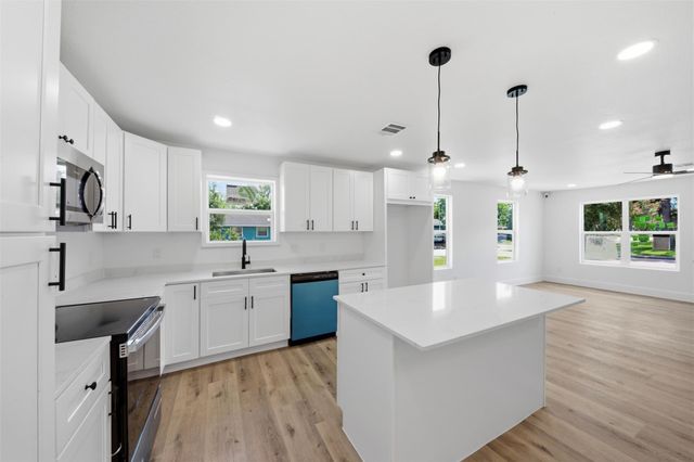102 Tilden Drive, Pasadena, TX 77506