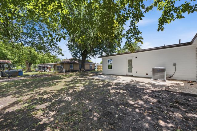 102 Tilden Drive, Pasadena, TX 77506