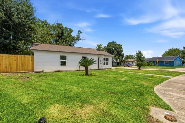 102 Tilden Drive, Pasadena, TX 77506
