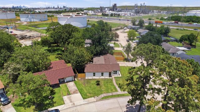 102 Tilden Drive, Pasadena, TX 77506