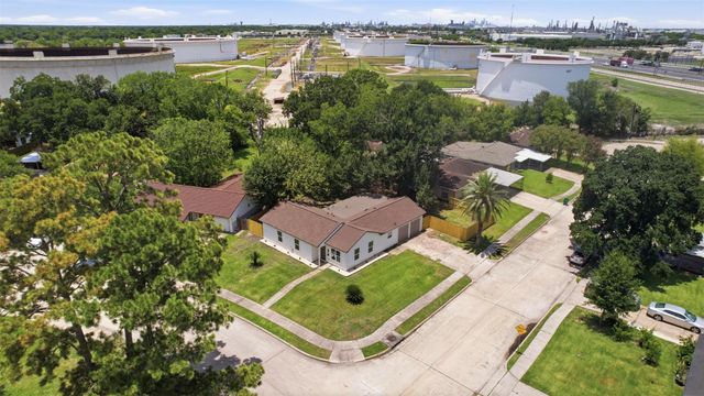 102 Tilden Drive, Pasadena, TX 77506