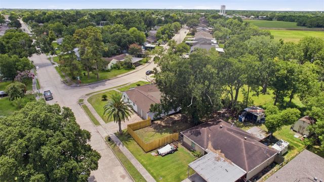 102 Tilden Drive, Pasadena, TX 77506