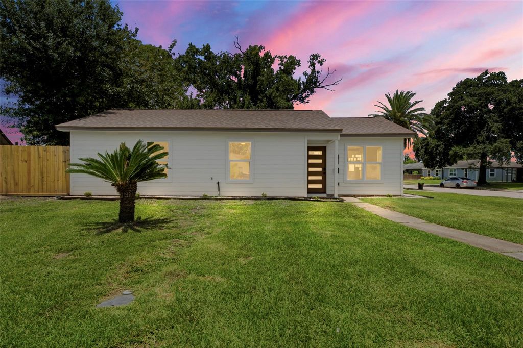 102 Tilden Drive, Pasadena, TX 77506