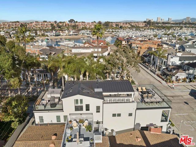 121 Emerald Avenue, Newport Beach, CA 92662