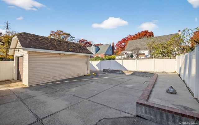 132 S Terrace Place, Valley Stream, NY 11580