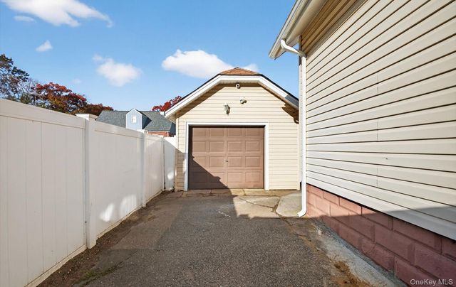 132 S Terrace Place, Valley Stream, NY 11580