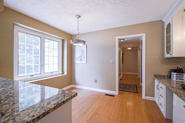 20 Buttonwood Road, Bedford, NH 03110