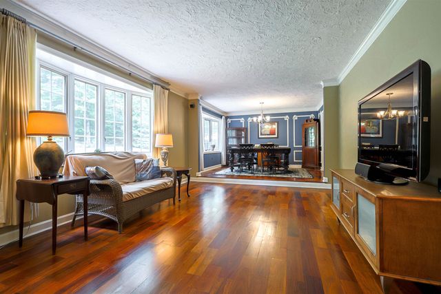 20 Buttonwood Road, Bedford, NH 03110