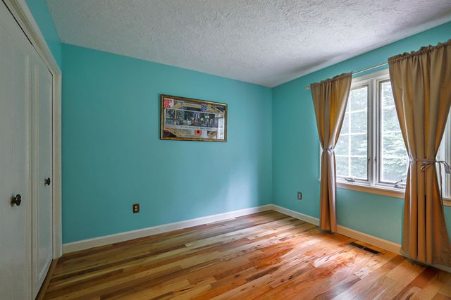 20 Buttonwood Road, Bedford, NH 03110