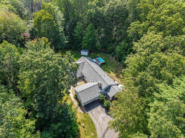 20 Buttonwood Road, Bedford, NH 03110