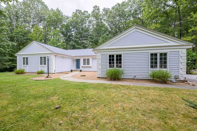 20 Buttonwood Road, Bedford, NH 03110