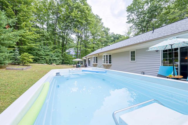 20 Buttonwood Road, Bedford, NH 03110
