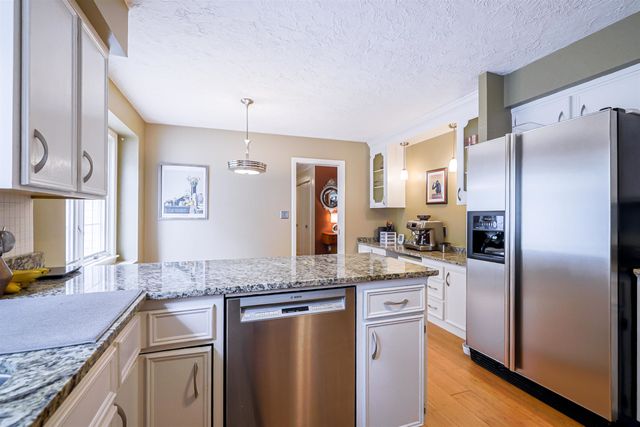 20 Buttonwood Road, Bedford, NH 03110