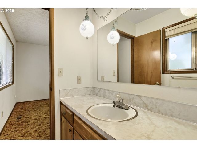217 Se 79TH Ave, Portland, OR 97215