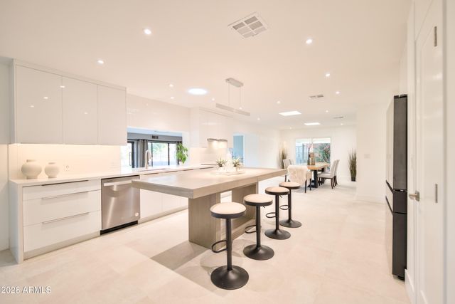 2425 W IMPALA Circle, Mesa, AZ 85202