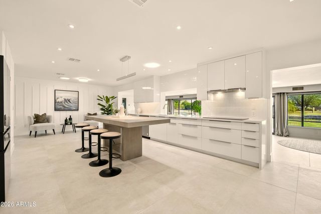 2425 W IMPALA Circle, Mesa, AZ 85202