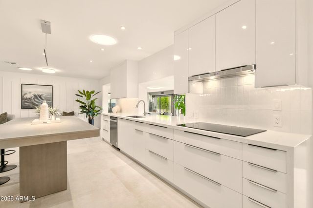 2425 W IMPALA Circle, Mesa, AZ 85202