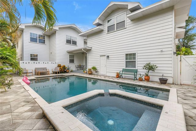 445 18TH AVENUE NE, St Petersburg, FL 33704