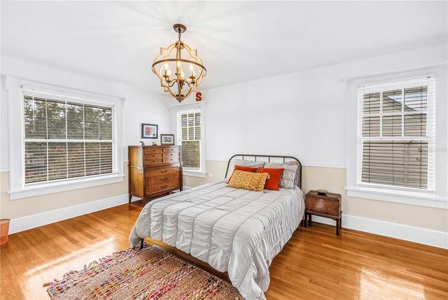 445 18TH AVENUE NE, St Petersburg, FL 33704