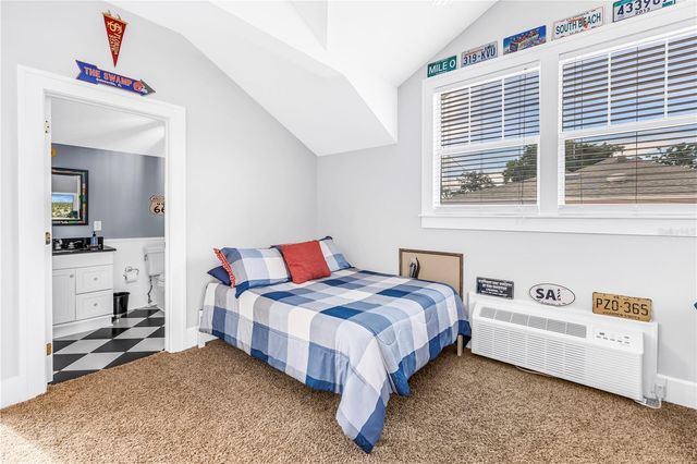 445 18TH AVENUE NE, St Petersburg, FL 33704