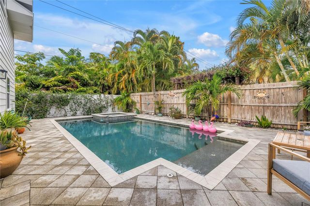 445 18TH AVENUE NE, St Petersburg, FL 33704