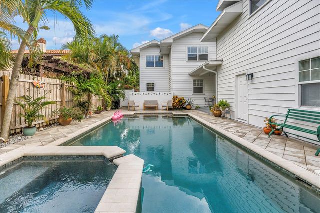 445 18TH AVENUE NE, St Petersburg, FL 33704