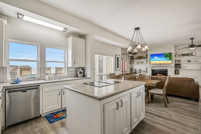 3719 Sabrina, Galveston, TX 77554