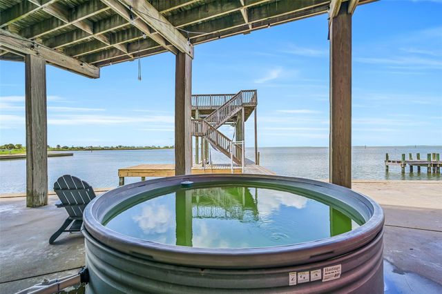 3719 Sabrina, Galveston, TX 77554