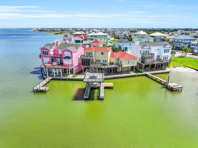 3719 Sabrina, Galveston, TX 77554