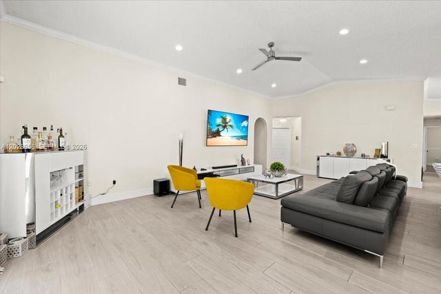 19187 NW 13th Ct, Pembroke Pines, FL 33029