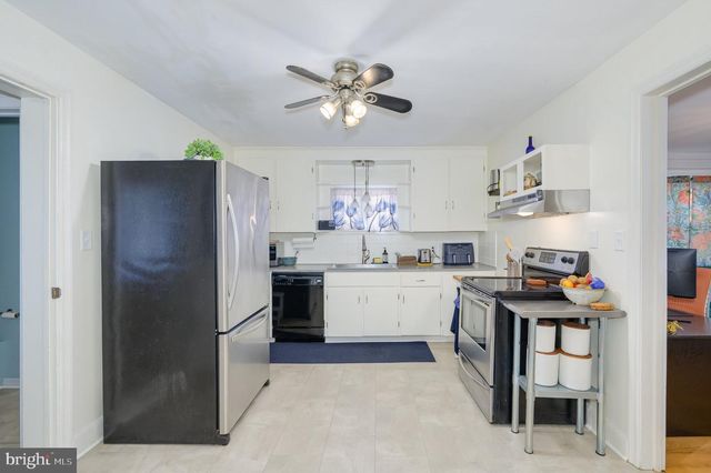913 W MARTIN ST W, Martinsburg, WV 25401