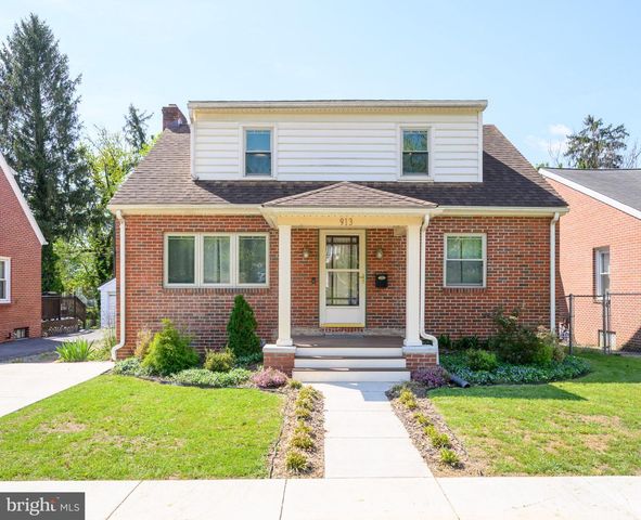 913 W MARTIN ST W, Martinsburg, WV 25401