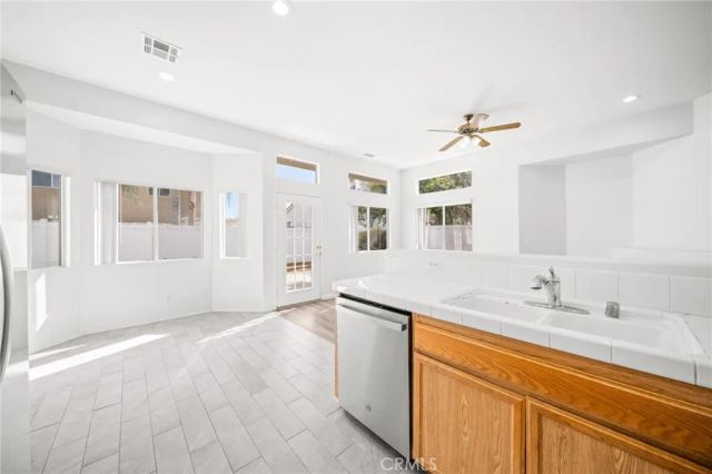 3895 Paris, Hemet, CA 92545