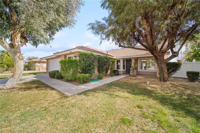 3895 Paris, Hemet, CA 92545