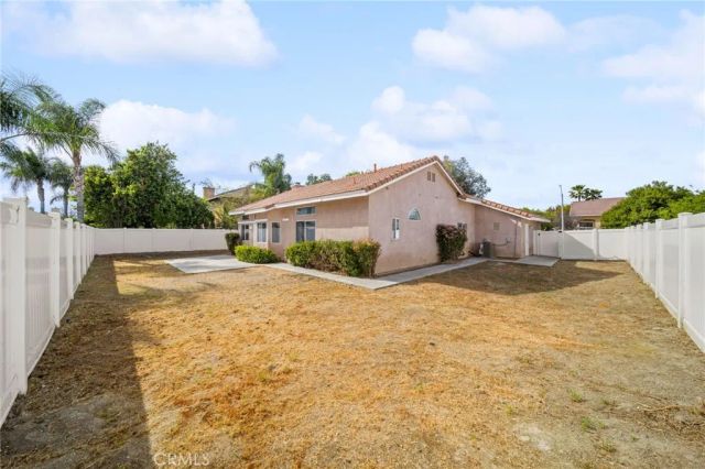 3895 Paris, Hemet, CA 92545