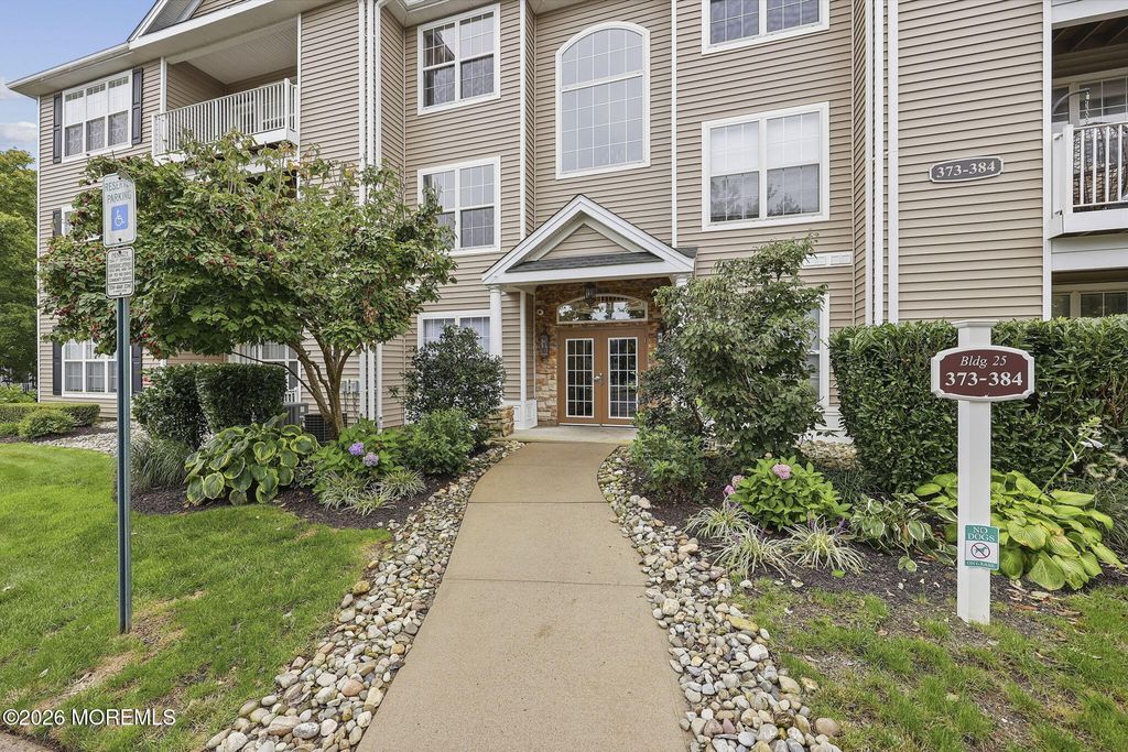 378 Saint Andrews Place 378, Manalapan, NJ 07726