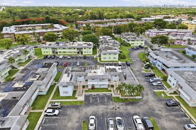 7680 SW 82nd Street H121, Miami, FL 33143