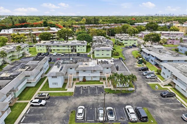 7680 SW 82nd Street H121, Miami, FL 33143