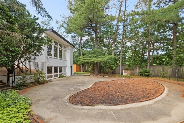 11 Patterson Rd 11, Lexington, MA 02421