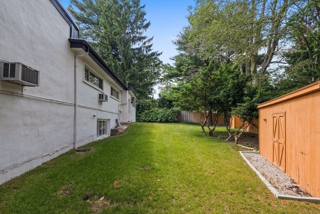 11 Patterson Rd 11, Lexington, MA 02421