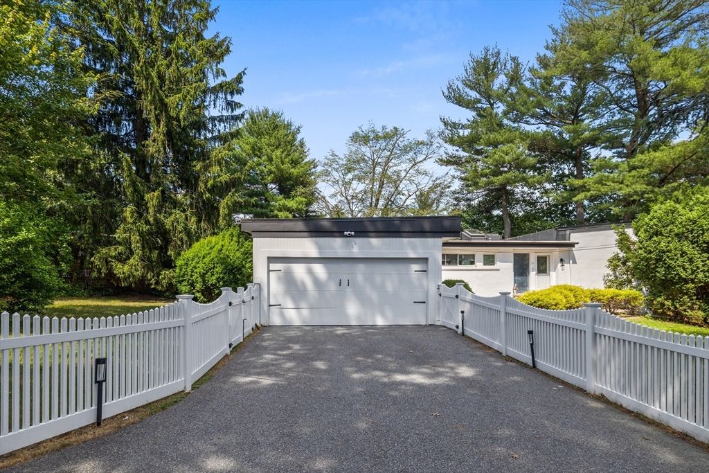 11 Patterson Rd 11, Lexington, MA 02421