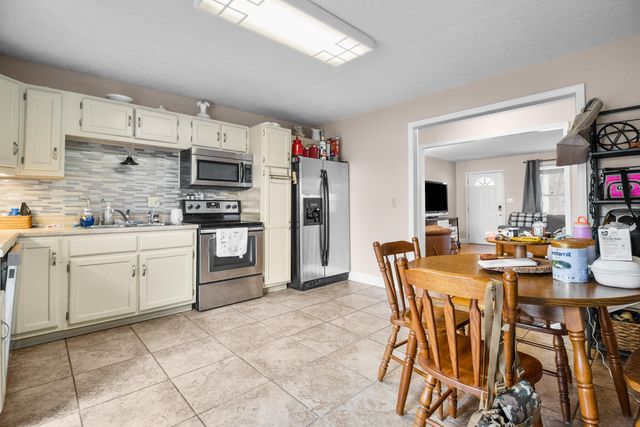 1484 W Pine Hill Road, London, KY 40744