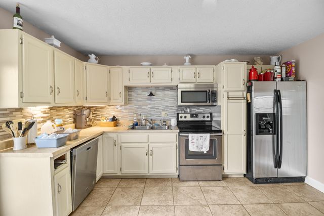 1484 W Pine Hill Road, London, KY 40744