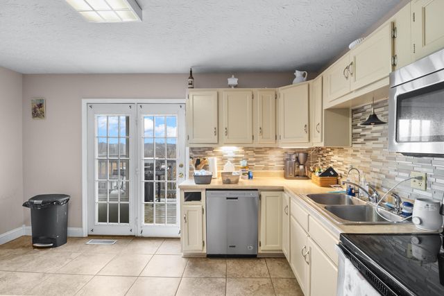 1484 W Pine Hill Road, London, KY 40744