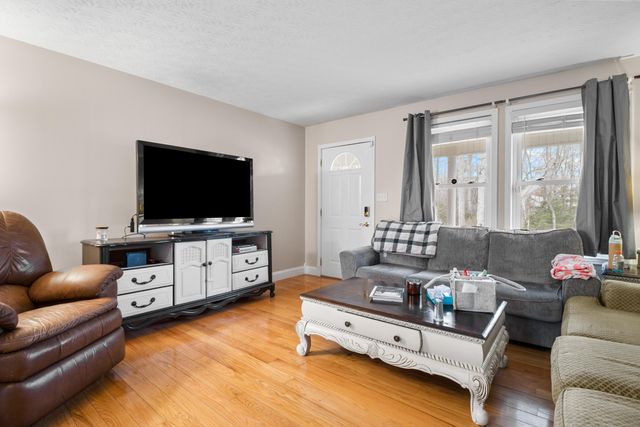 1484 W Pine Hill Road, London, KY 40744