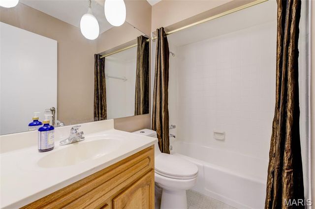 3756 Argonne Forest Drive, Florissant, MO 63034