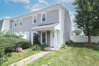 446 Northampton Lane, Roselle, IL 60172