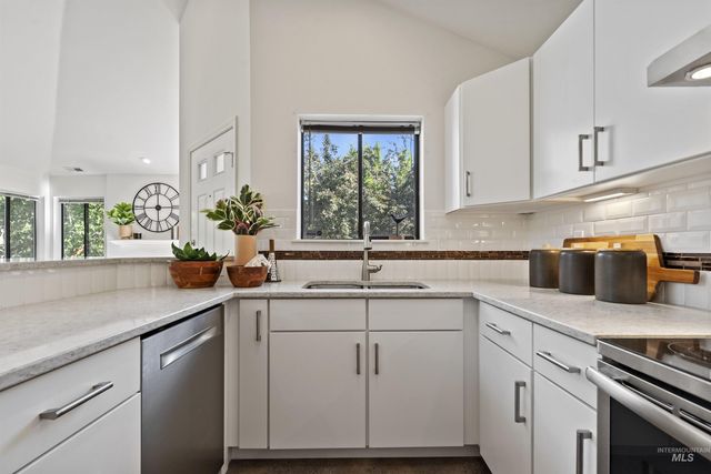 964 E Riverpark Ln, Boise, ID 83706